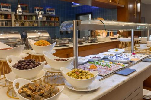 Jídlo v hotelu nebo okolí