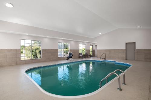 a large swimming pool in a building at Garner Hotel Paducah West in Paducah