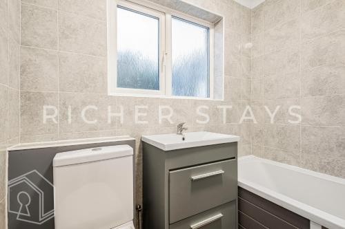 Φωτογραφία από το άλμπουμ του Homely 3-Bedroom Retreat with Garden & Living Room σε Buckinghamshire