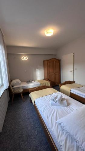 Postel nebo postele na pokoji v ubytování Wald Hotel