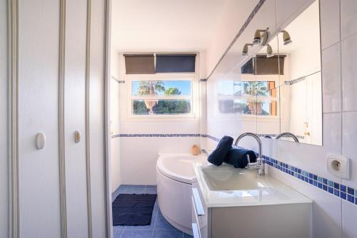Beautiful apartment overlooking the Golden Islands