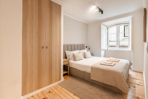 C1 Modern & Bright! Charming Apartment with 2 Bedrooms in Bairro Alto, Lisbon Downtown