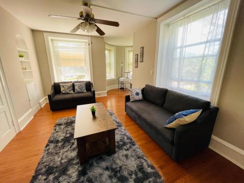 Imagen de la galería de Style And Charm 2br Apt In Melrose Park, en Elkins Park