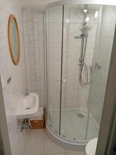 a bathroom with a shower and a sink at Chalupa Vagner, Pernek in Horní Planá