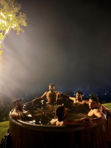 Tetamu yang menginap di Hideaway Glamping