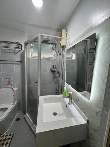 Ένα μπάνιο στο Condo Stay in front of Mall of Asia