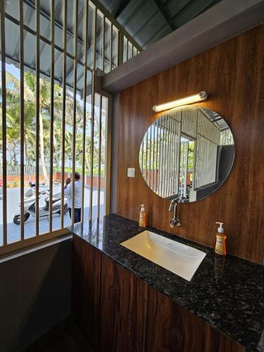 Fotografie z fotogalerie ubytování Resort with private beach entrance Dreamnest v destinaci Trissur