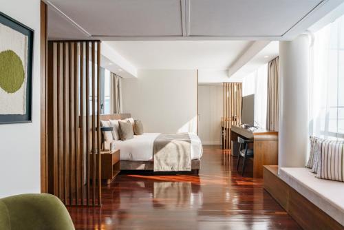 a hotel room with a bed and a desk at Mio Buenos Aires in Buenos Aires