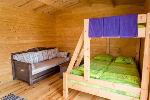 a bedroom with a bunk bed in a log cabin at Ermistu Puhkeküla in Ermistu