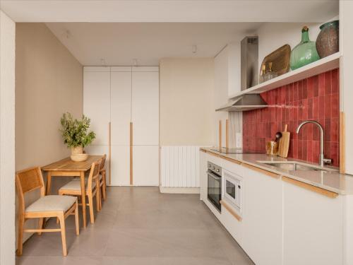 Kuchyň nebo kuchyňský kout v ubytování Neguri Apartment