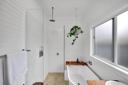 Un baño de Wattlebird - with fire pit and outdoor bath