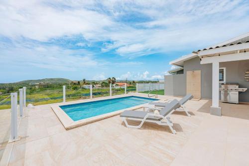 Πισίνα στο ή κοντά στο Epic Views 2BedRoom House with Private Pool, BBQ, Outdoor Dining