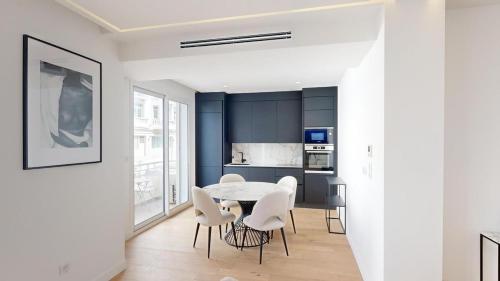 Cannes Croisette 2 suites - à côté du Martinez