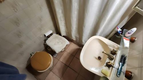 a small bathroom with a sink and a toilet at Muy Buen Departamento con vista al Mar desde el Balcon Dos Dormitorios a dos Cuadras del Mar sobre Avenida Colon in Mar del Plata