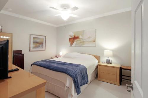 a bedroom with a bed and a television in it at Resort style lakefront condo in River Strand - Golf membership included - Florida Sunshine in Marsh Island