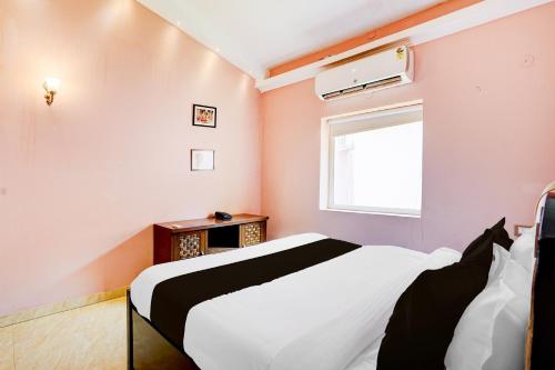 Postel nebo postele na pokoji v ubytování Hotel O Amodam Resort