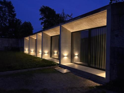 a building with lights on the side of it at Quinta de Melquíades in Portela