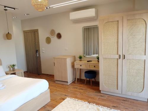 Postel nebo postele na pokoji v ubytování Zen Pyramids Luxury Villa