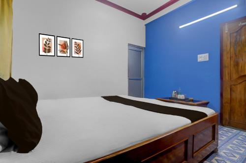 Postel nebo postele na pokoji v ubytování Hotel O Trinayani Homestay