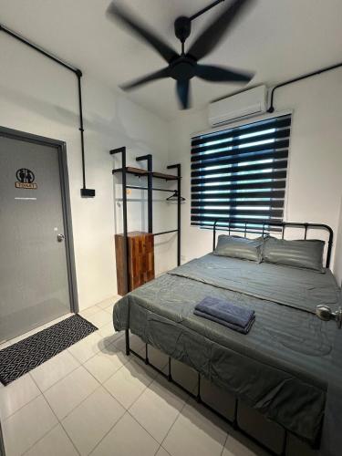 a bedroom with a bed and a ceiling fan at Zar House With Swimming Pool in Malacca