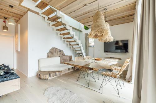 Premium By Míra Hejda