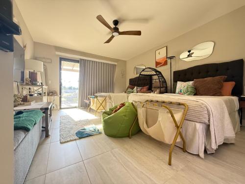 Postel nebo postele na pokoji v ubytování Spacious 1 BR 1 BA Family Villa