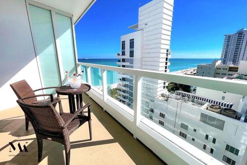 FontaineBleau Resort Balcony w Ocean + Bay View, Miami Beach (updated ...