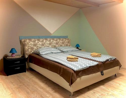 a bedroom with a bed with two towels on it at Szofi Vendégház in Kereki