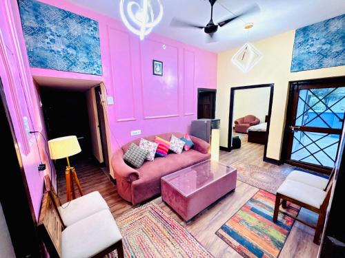 Posezení v ubytování The Family Courtyard - A Boutique Guest House Villa