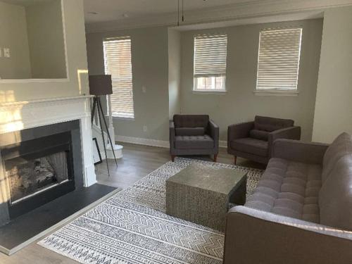 Posezení v ubytování Cozy Corner Townhome