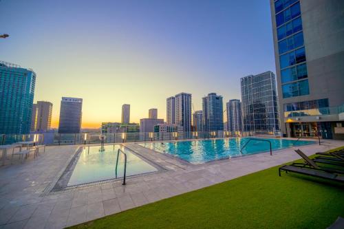 Bazén v ubytování Luxury Loft - Free Parking - Skyline Views - Brickell Downtown nebo v jeho okolí