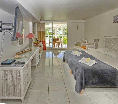 a large living room with a bed and a couch at Résidence La Vieille Tour in Le Gosier