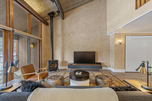 a living room with a couch and a tv at Tamarron Lodge #752 in Rockwood