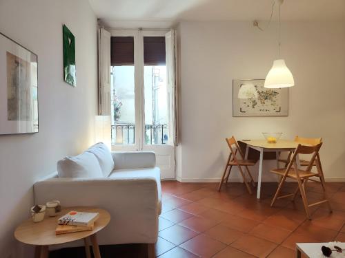 Cute 1 bedroom apt. Super central location. R.K