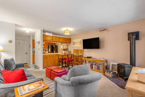 a living room with two chairs and a kitchen at Grandview Condo in Breckenridge