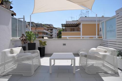 Un patio sau altă zonă în aer liber la Glamroom Luxury Terrace
