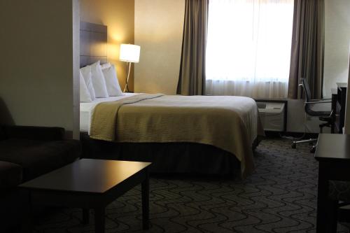 Katil atau katil-katil dalam bilik di Days Inn by Wyndham Columbia Mall