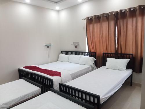 Un ou plusieurs lits dans un hébergement de l'établissement Family Guest House Rooms For Rent