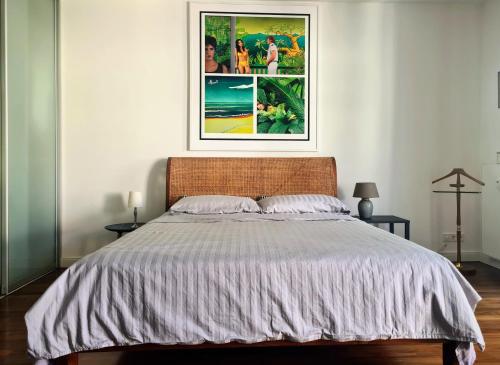 Postel nebo postele na pokoji v ubytování 1A-LAGE, Blick - 2 großzügige Zimmer mit Balkon & Bad auf eigener Etage -- SUPER CENTRAL, view - 2 big rooms with balcony & bathroom