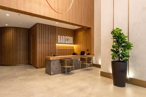 Lobbyen eller receptionen på Radisson Serviced Apartments Jardins Residencial