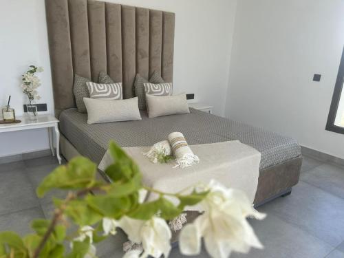 Ένα ή περισσότερα κρεβάτια σε δωμάτιο στο Villa LAM atlas view