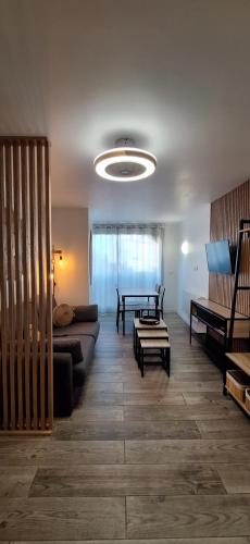 Studio rénové 200 m de la plage avec parking privé
