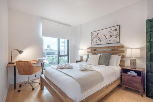 Ένα ή περισσότερα κρεβάτια σε δωμάτιο στο Old Port Upscale - Free Indoor Parking