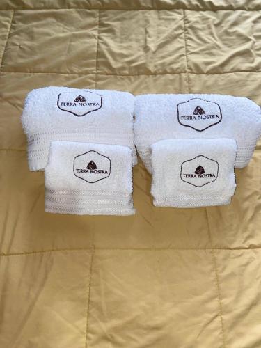 a group of towels on a bed at Cabaña Terra Nostra in Potrerillos