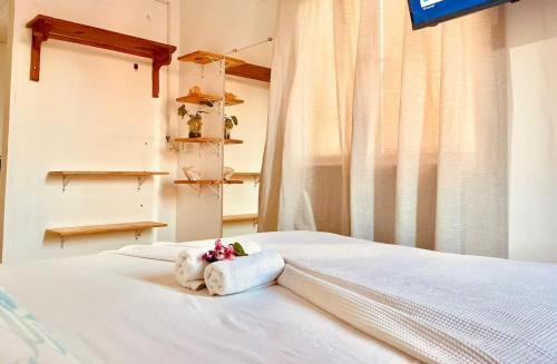 a white bed with a towel on top of it at Casa Baly Jericoacoara in Jericoacoara