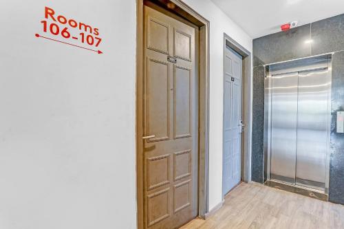 Fotografie z fotogalerie ubytování Super Townhouse 139 Ashiyana Smriti Upvan Near Emerald Mall Lucknow v destinaci Lakhnaú