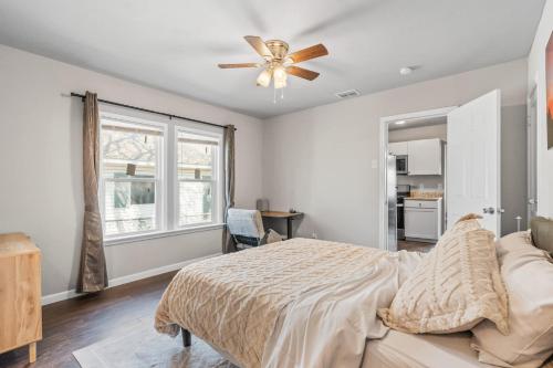 a bedroom with a bed and a ceiling fan at Charming 1-Bedroom Retreat in Fort Worth in Fort Worth