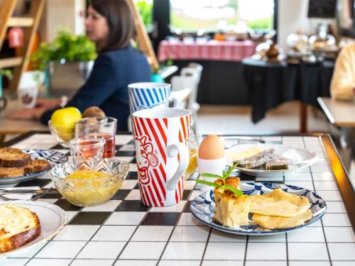a table with plates of food on top at greet Hotel Beaune in Beaune