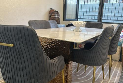 Posezení v ubytování Aberdeen Affordable Luxury Apartment