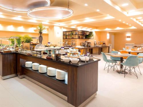 a restaurant with a buffet of food on display at Mercure Istanbul Bakirkoy in Istanbul
